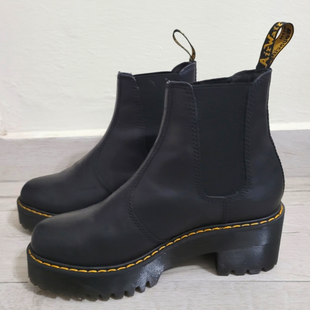 Doc Martens Chelsea boots